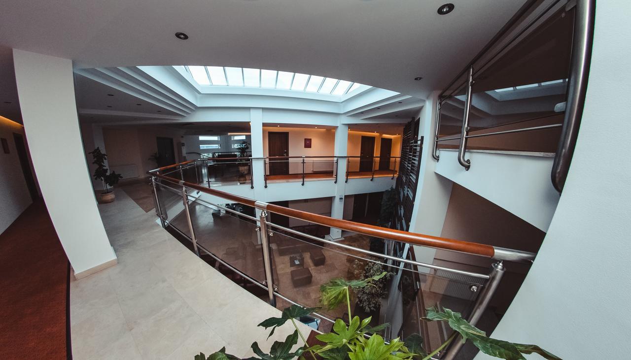 Celly Hotel Piteşti Buitenkant foto