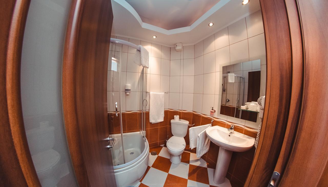 Celly Hotel Piteşti Buitenkant foto