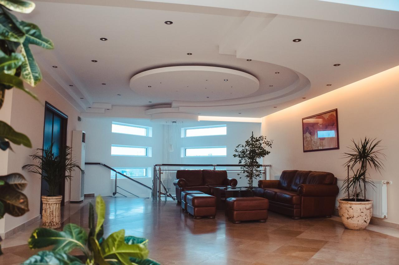 Celly Hotel Piteşti Buitenkant foto