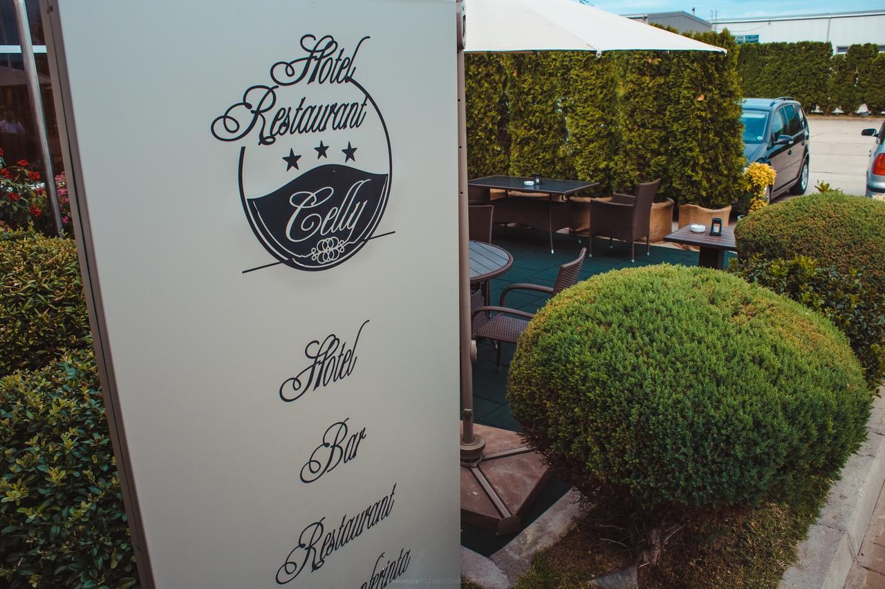 Celly Hotel Piteşti Buitenkant foto