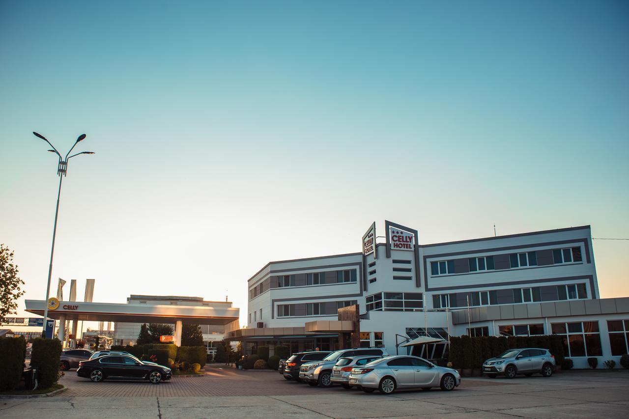 Celly Hotel Piteşti Buitenkant foto