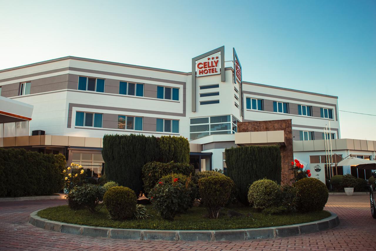 Celly Hotel Piteşti Buitenkant foto