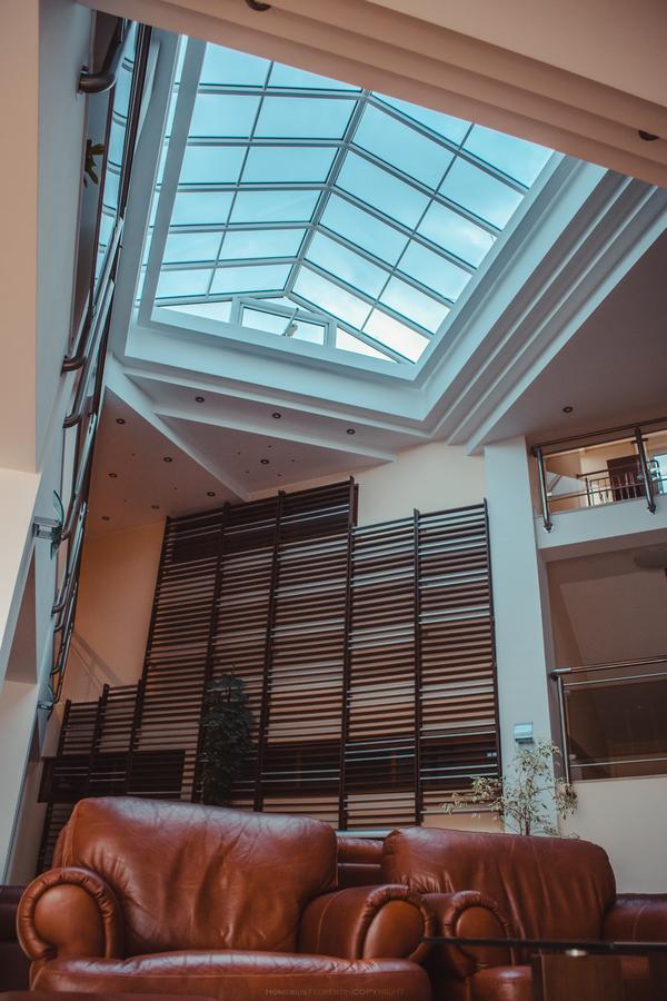 Celly Hotel Piteşti Buitenkant foto