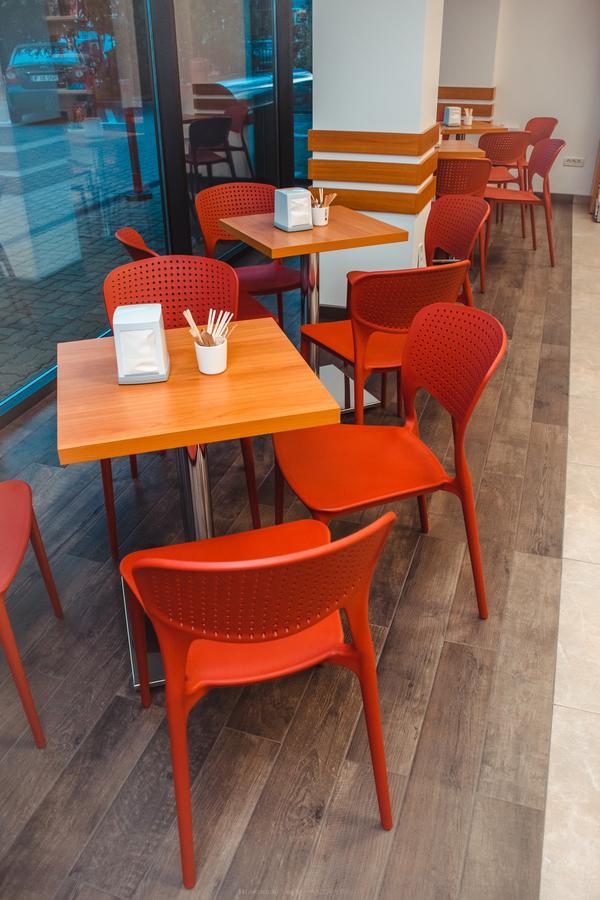 Celly Hotel Piteşti Buitenkant foto