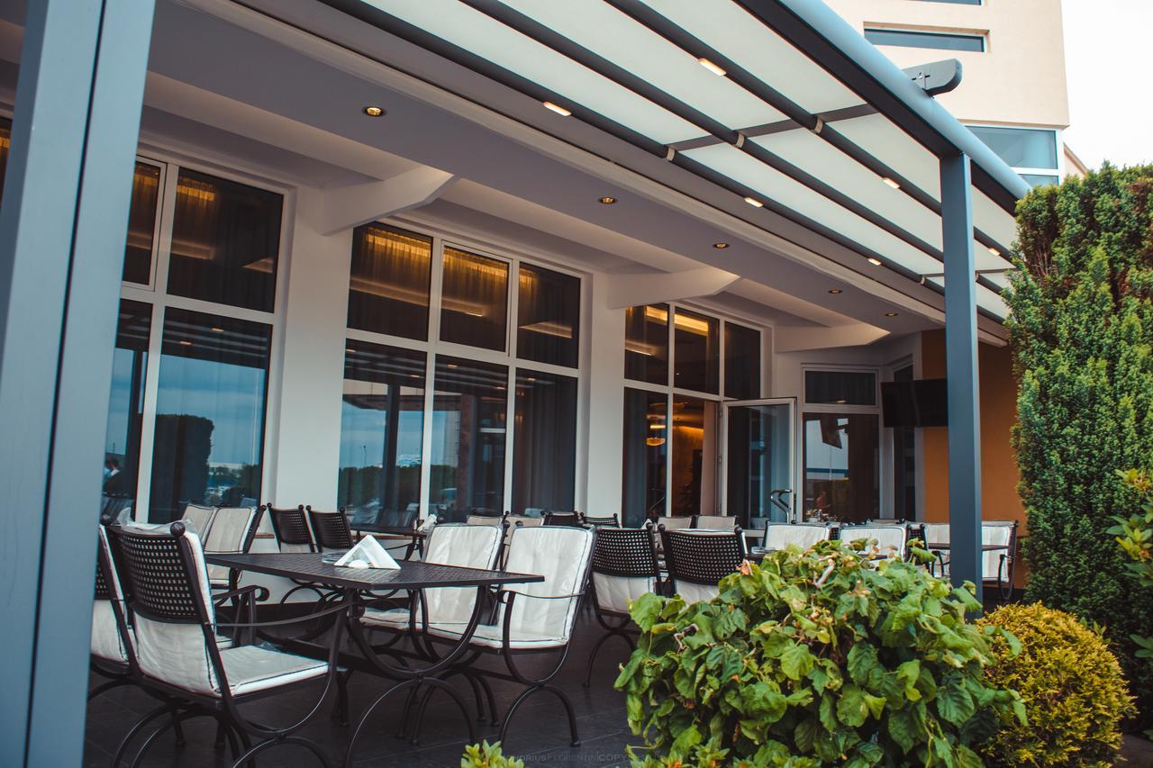 Celly Hotel Piteşti Buitenkant foto